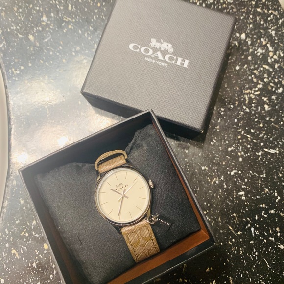 Coach Watch- Women’s - Picture 1 of 2
